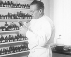 1969 : Zeel® devient le premier médicament contre l'arthrose fabriqué de manière homéopathique disponible sur le marché